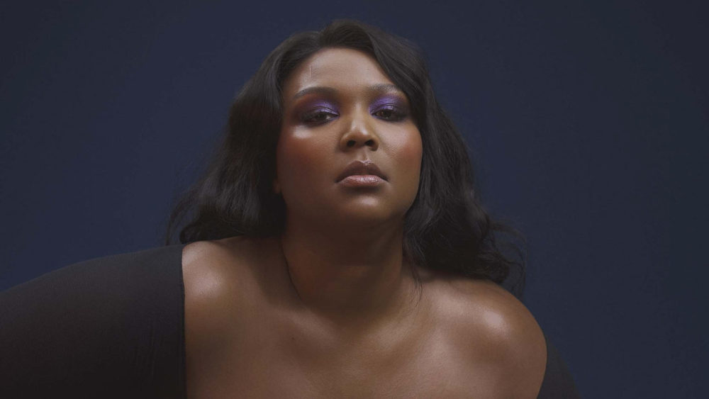 Singer Lizzo is “out for blood” after ‘Summerfest’ guard allegedly “dragged” her crew & used racism