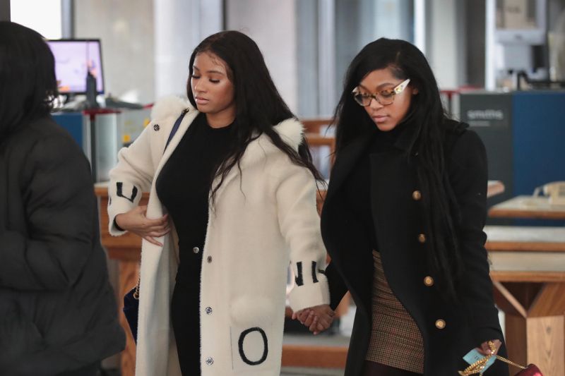 R. Kelly’s girlfriends living it up, amid allegations he’s hiding a lot of money