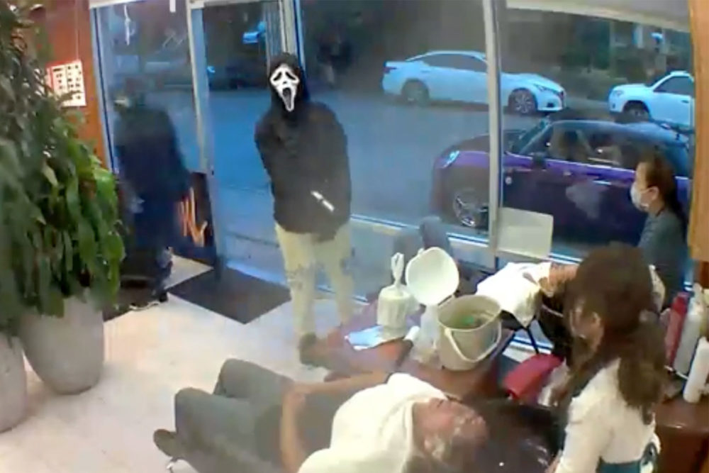 Robbers with ‘Scream’ masks terrorize hair salon in Seattle