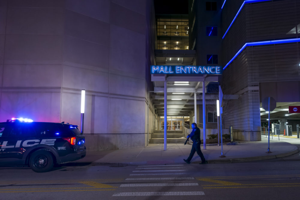 Chicago Mall Shooting Leaves 1 Person Dead, 2 Others Injured